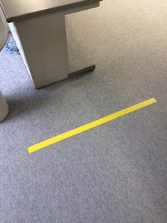 黄色い線